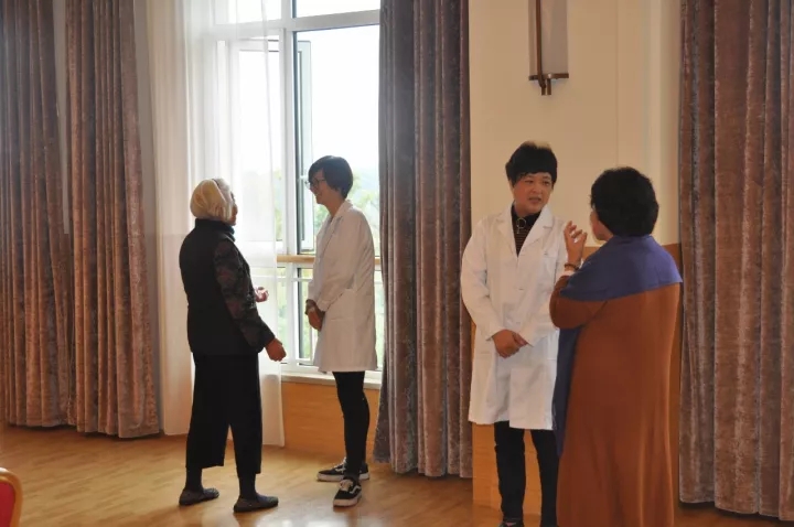 華陽口腔走進恭和苑義診：全身健康從口腔健康開始